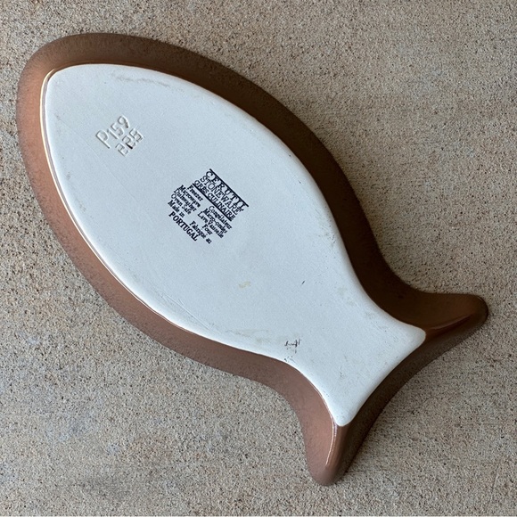 Cerutil Portugal Stoneware Fish Shaped Baking Dish - Picture 4 of 9